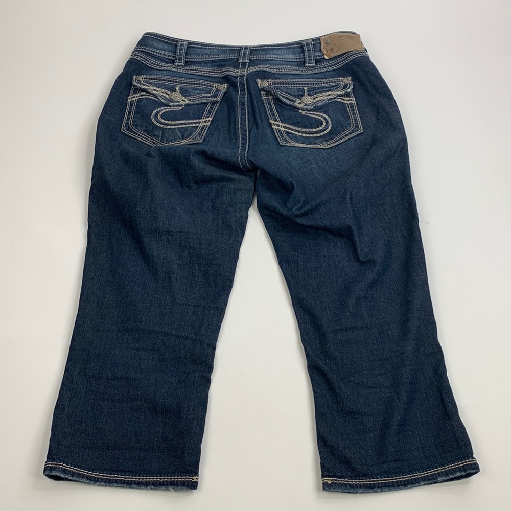 Silver Jeans Suki Surplus Capri Size 30 Stretch Dark wash denim Zip Button up